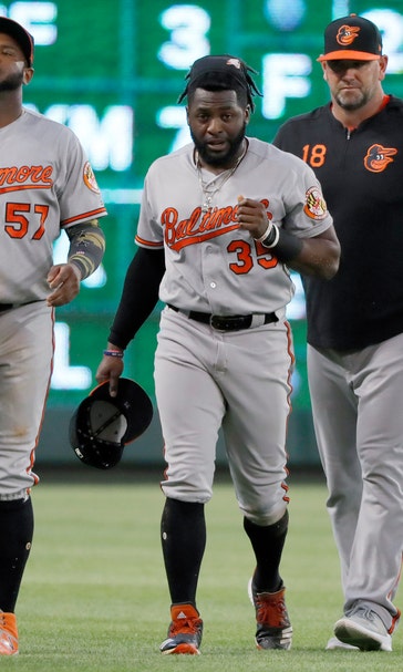 Davis' error helps Rangers to 4-3 win over banged-up Orioles